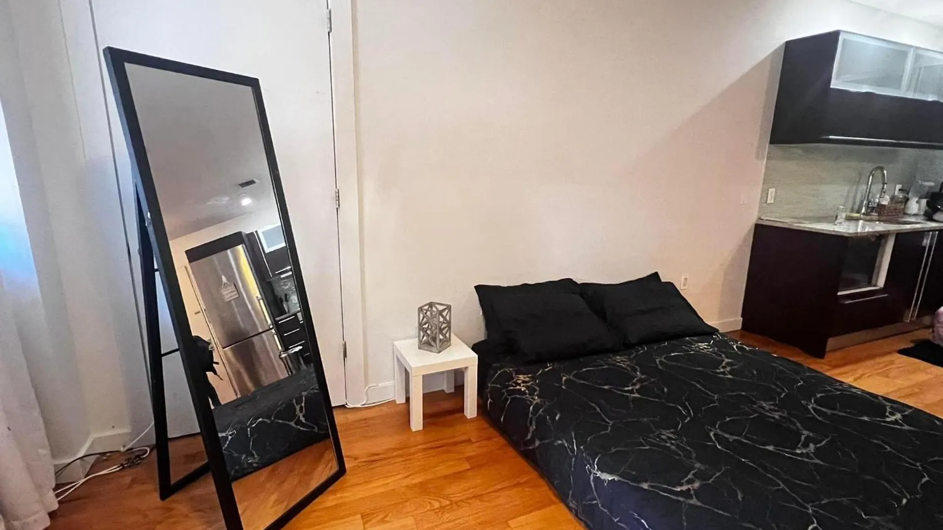 Williamburg Beautiful Ground Floor Apartment New York 0*,  United States